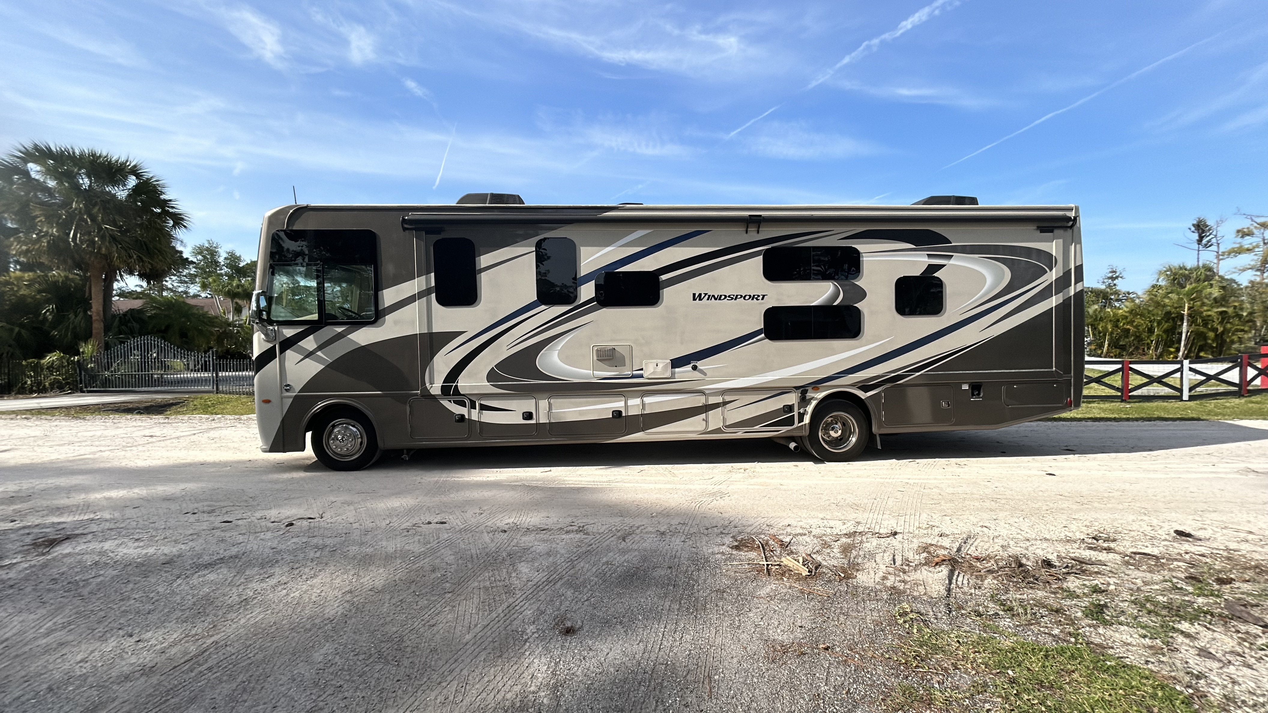 2017 Thor Motor Coach WINDSPORT 34J in west palm beach FL
