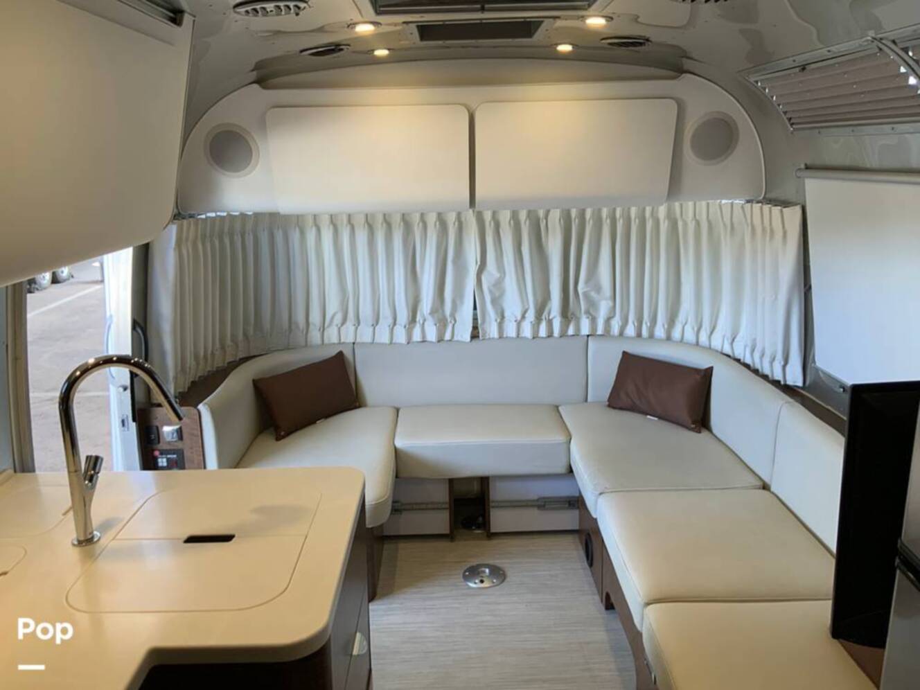 A photo of this 2021 Airstream Globetrotter 27FB Queen