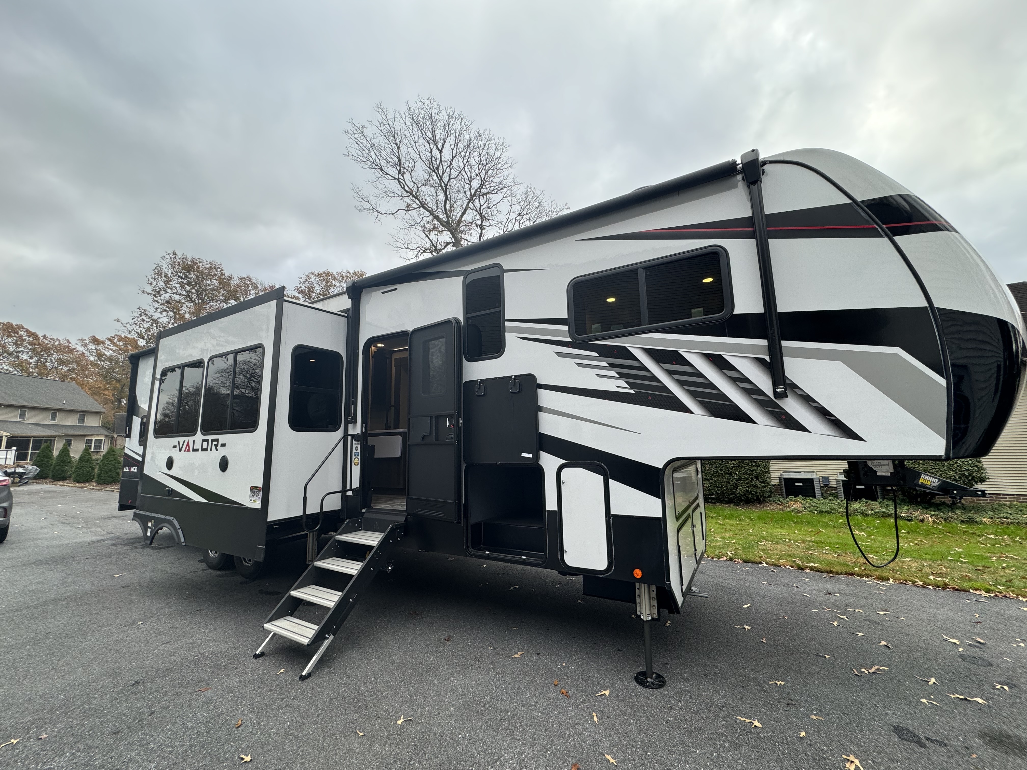 2022 Alliance Rv VALOR 36V11 RV