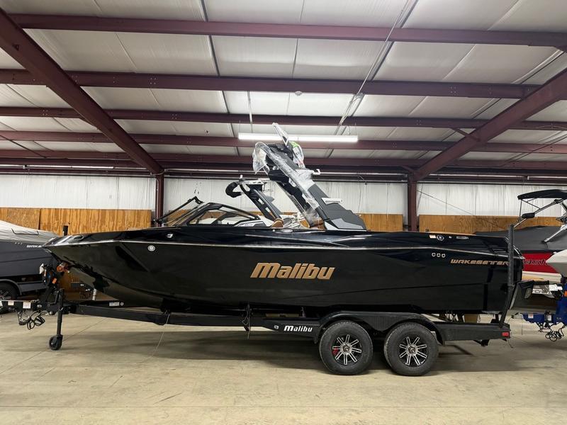 2026 Malibu 23 LSV in middleton MA
