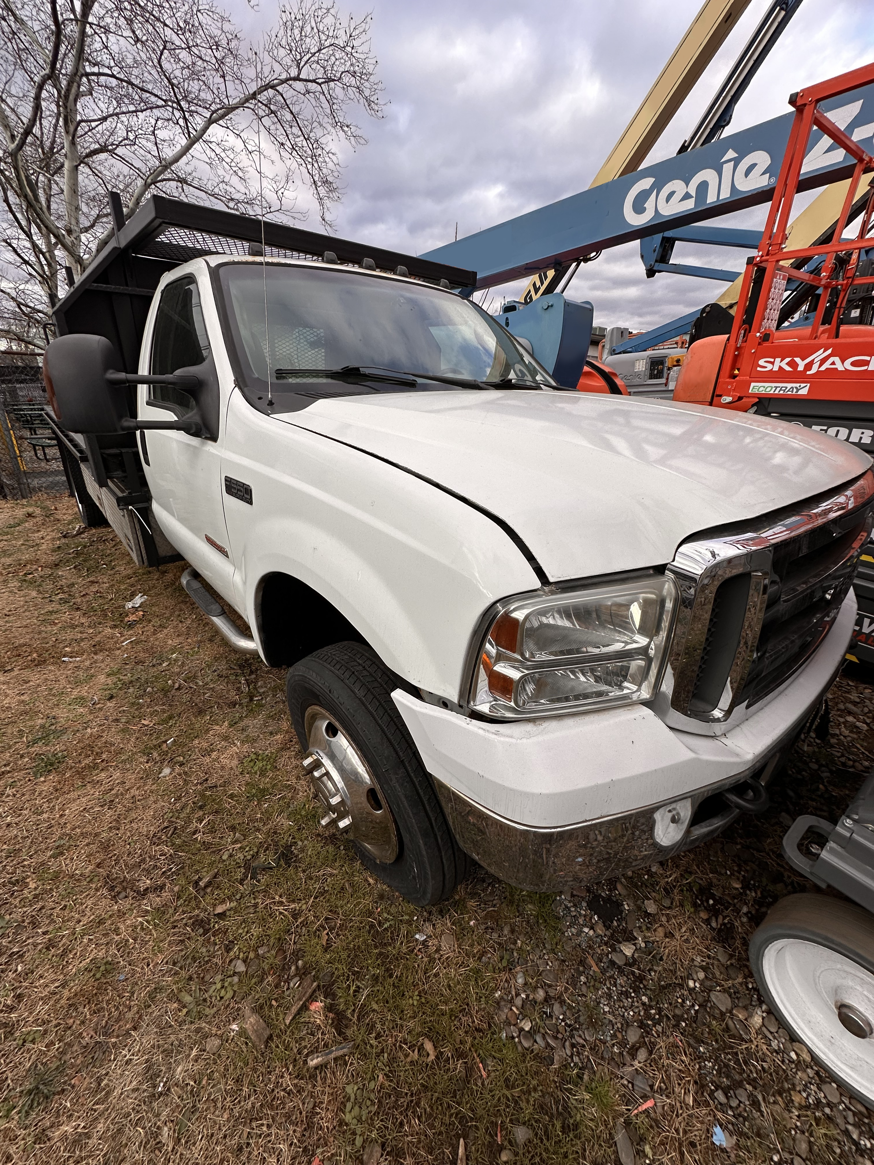 2004 FORD F-550 SD in Spring City, PA