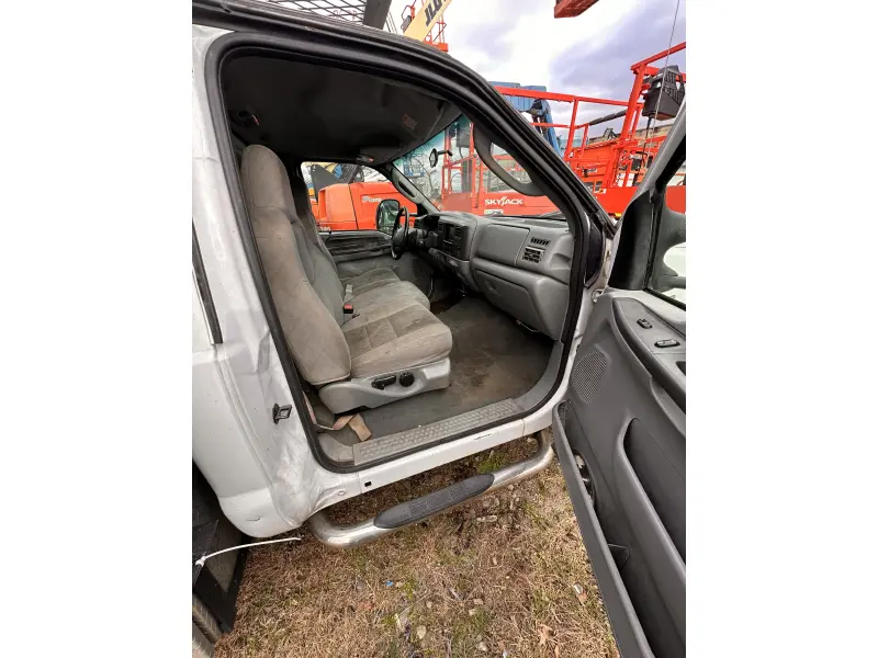 2004 FORD F-550 SD