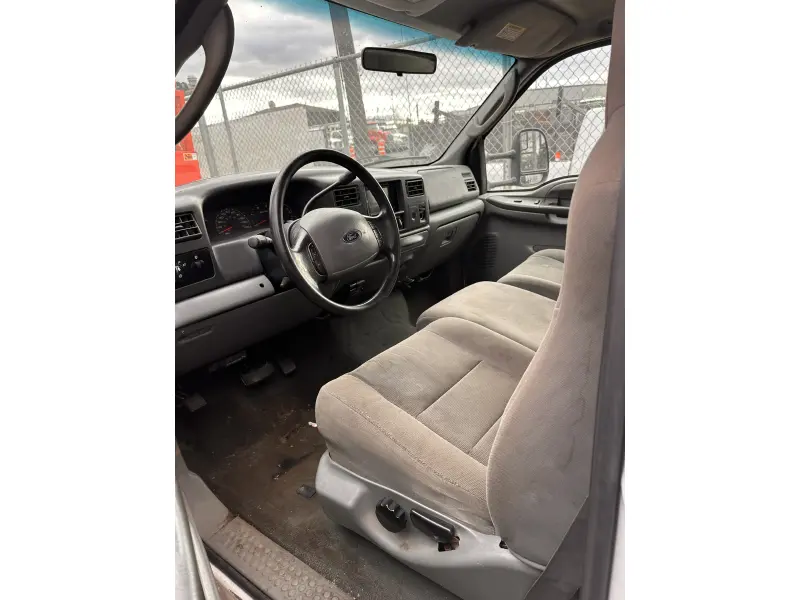 2004 FORD F-550 SD