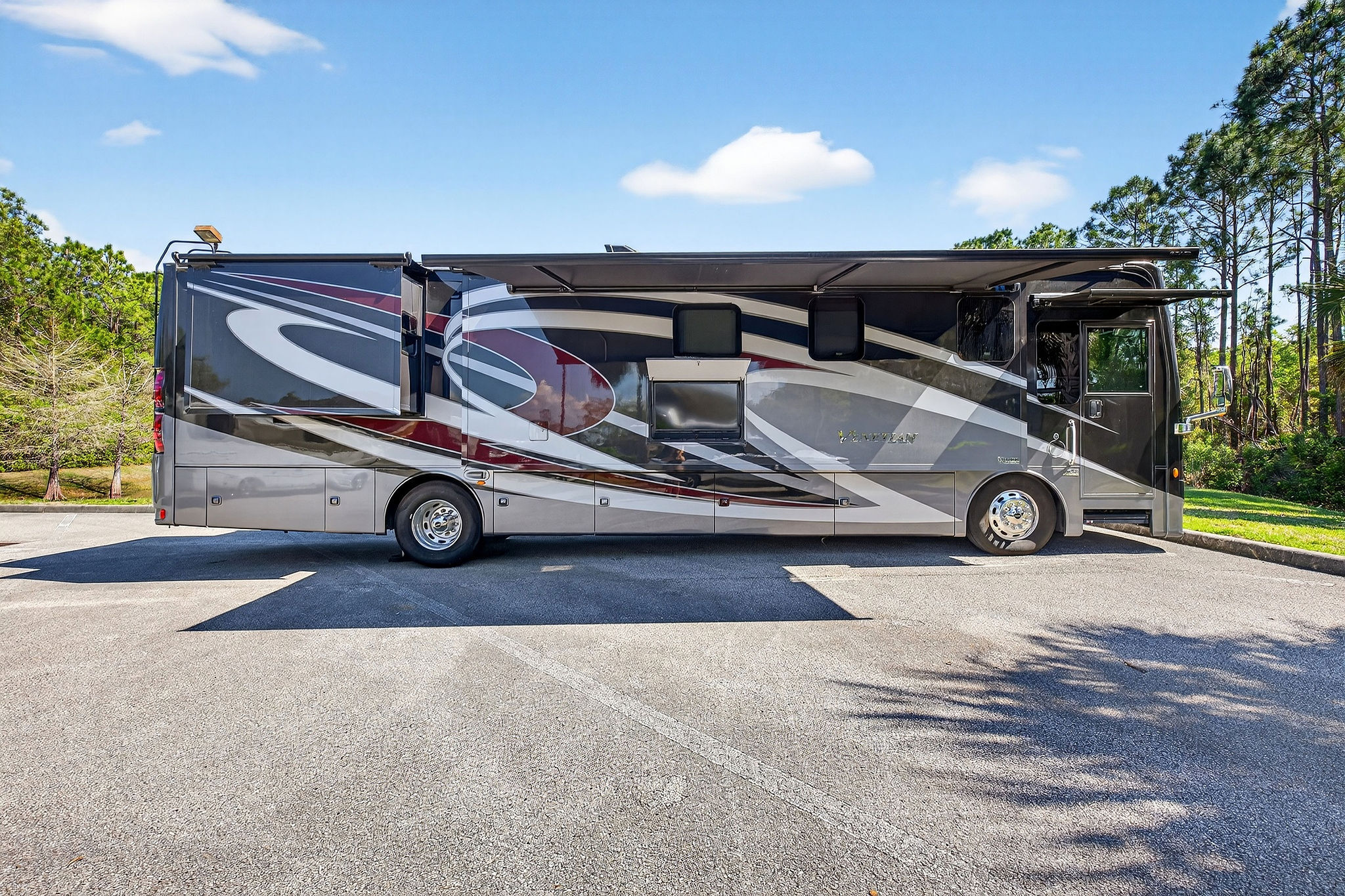 2021 Thor Motor Coach VENETIAN L40 in ormond beach FL
