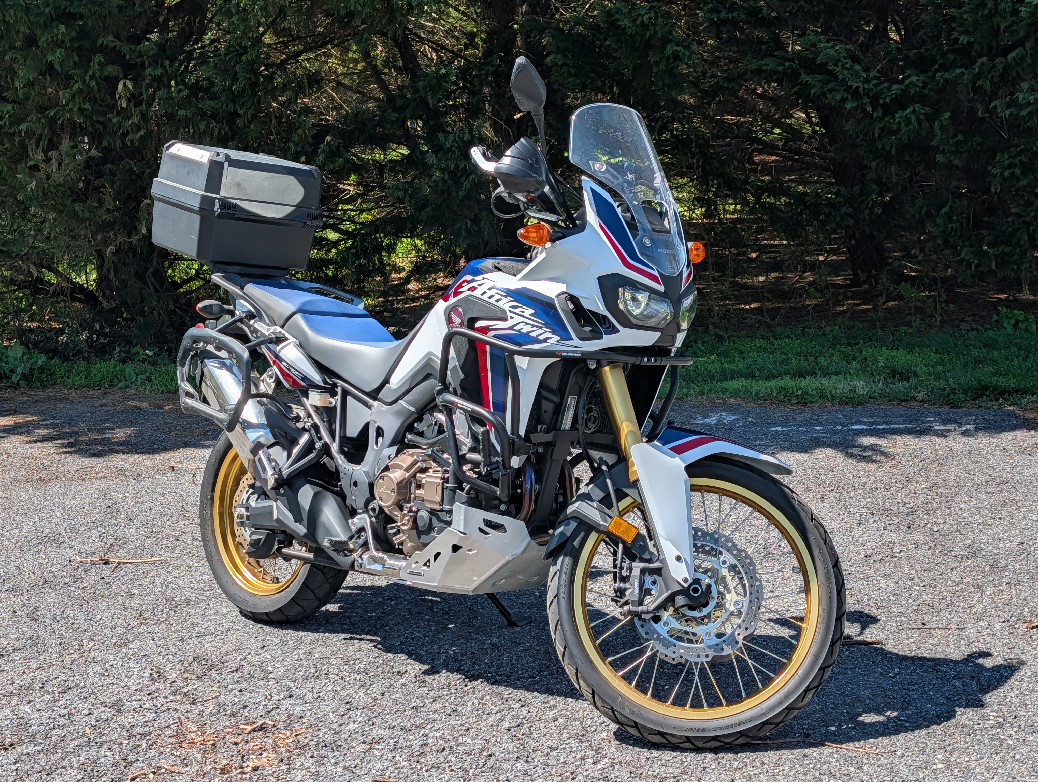 White Ducati,harley-Davidson,honda,indian,kawasaki,suzuki Dual