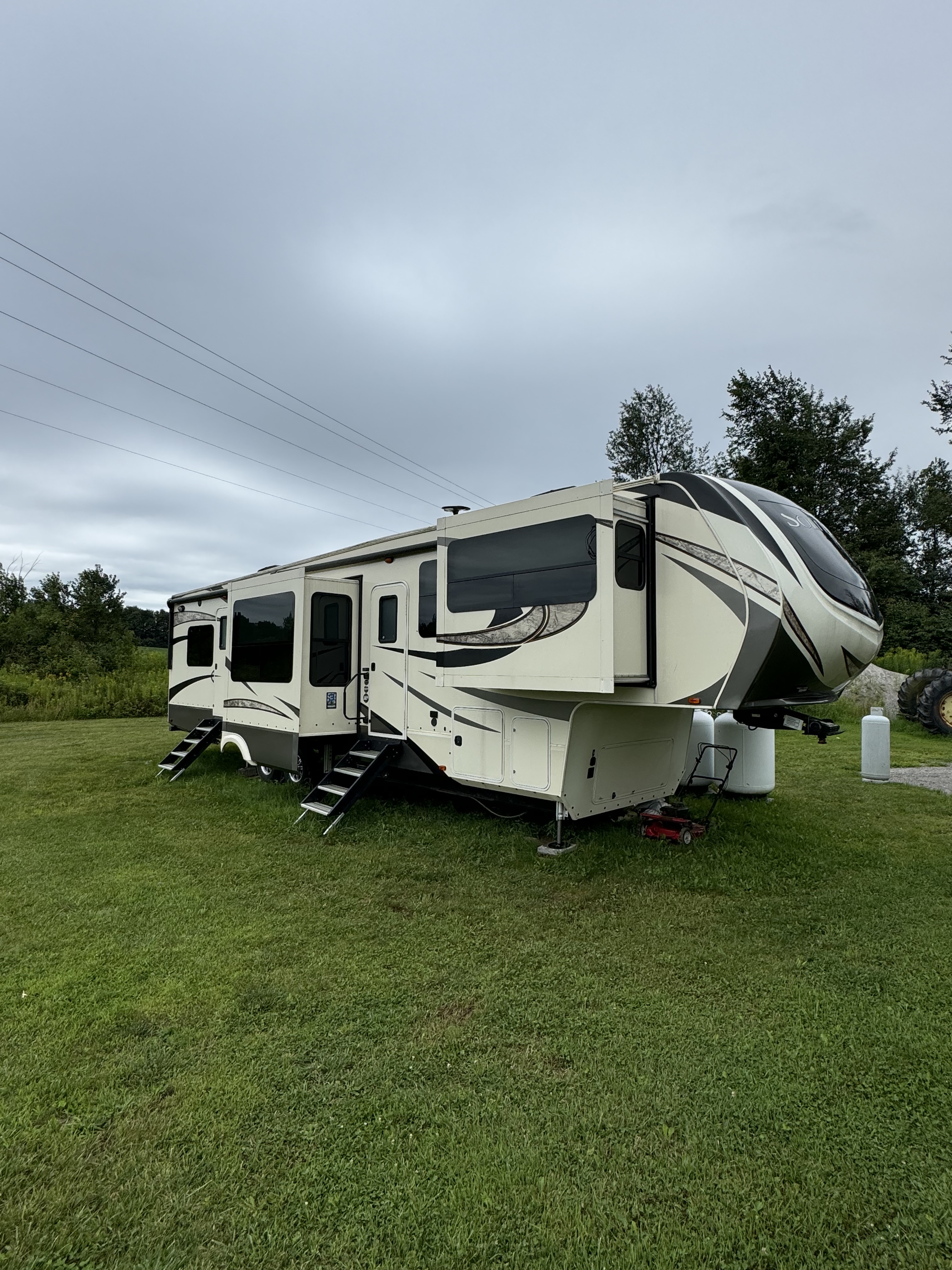 2018 Grand Design SOLITUDE 379FLS RV