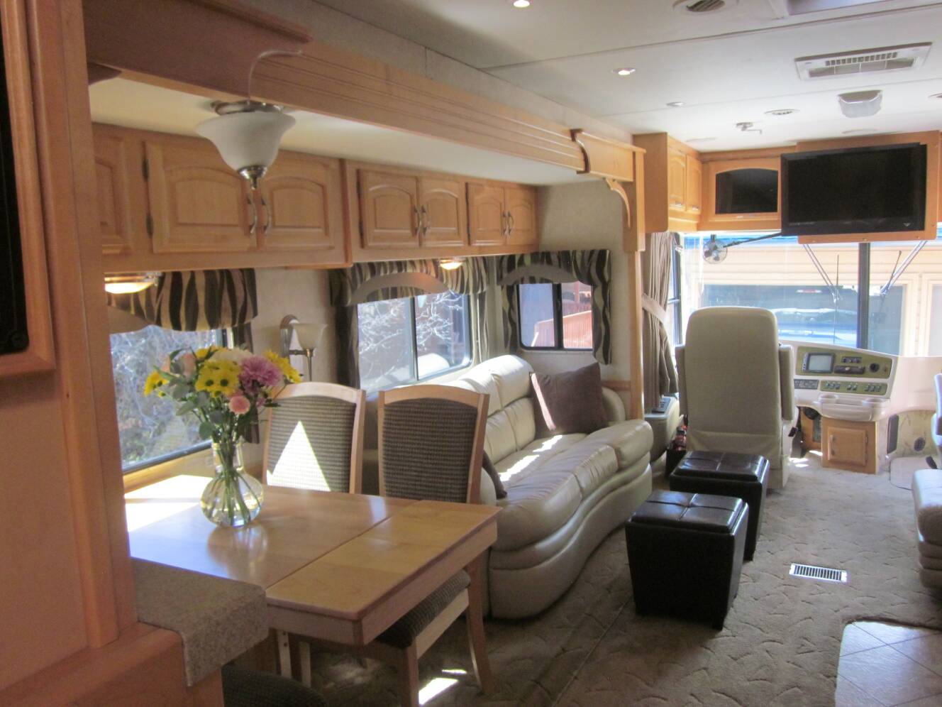 A photo of this 2005 Georgie Boy CRUISE AIR XL 3820