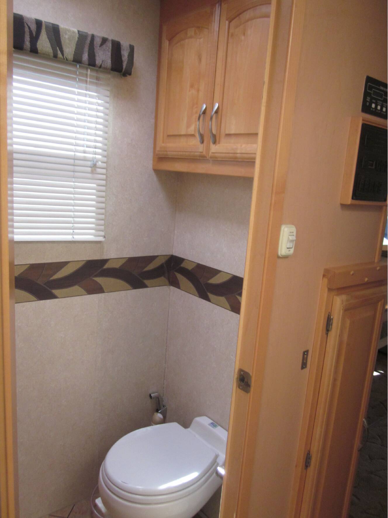A photo of this 2005 Georgie Boy CRUISE AIR XL 3820