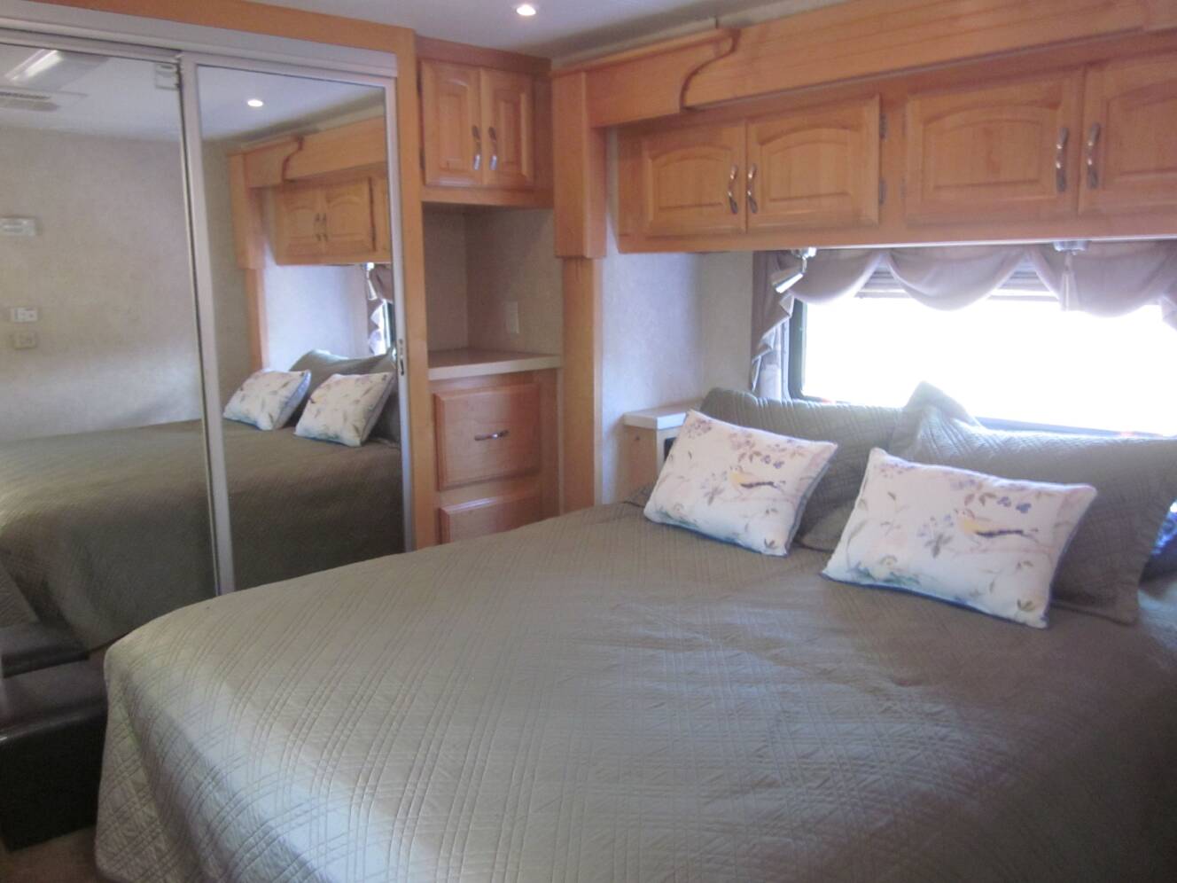A photo of this 2005 Georgie Boy CRUISE AIR XL 3820