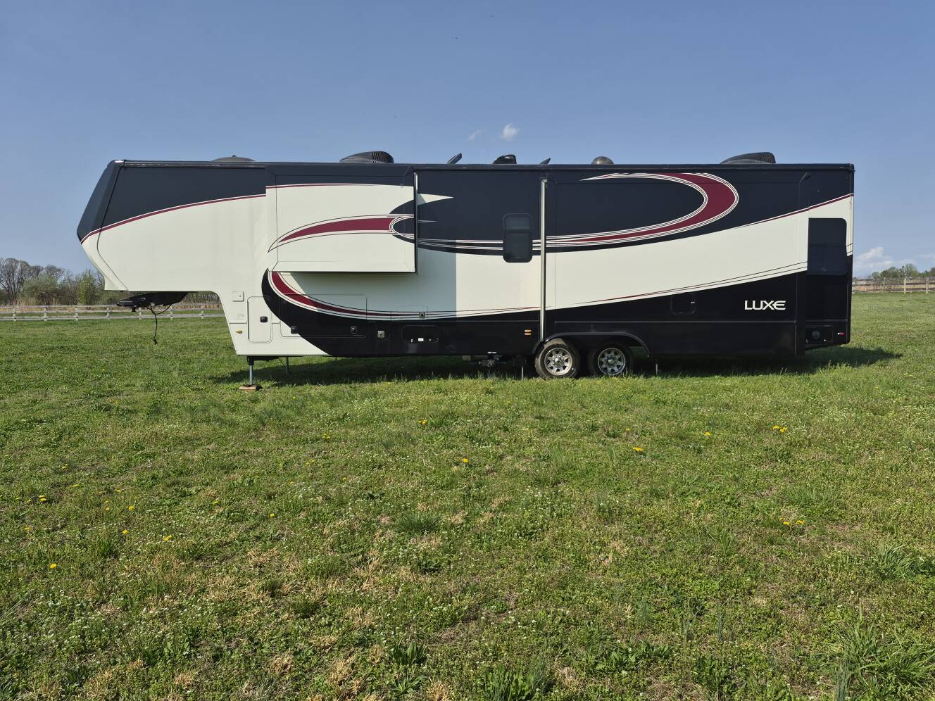 A photo of this 2020 Luxe ELITE 39FB
