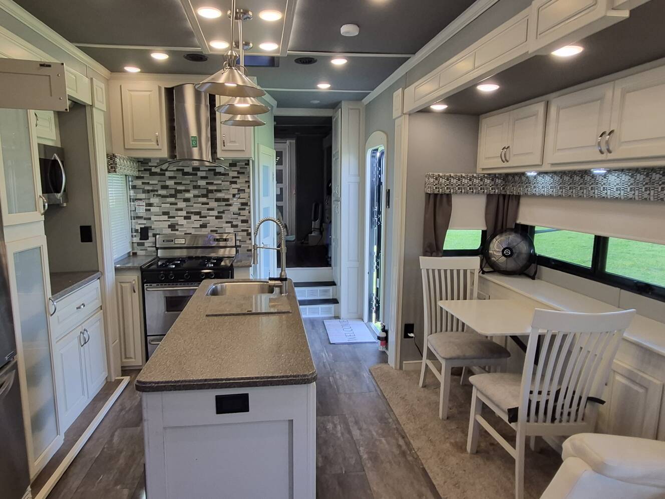 A photo of this 2020 Luxe ELITE 39FB