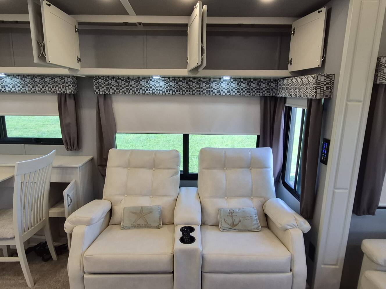 A photo of this 2020 Luxe ELITE 39FB