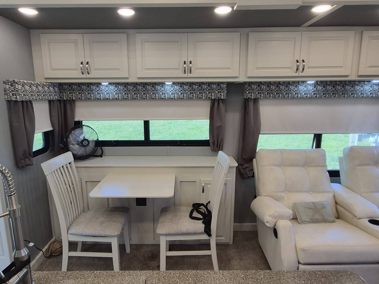 A photo of this 2020 Luxe ELITE 39FB
