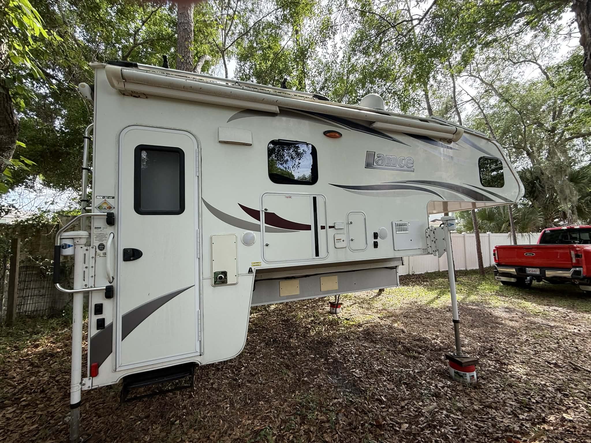 2018 Lance 1172 Truck Camper in kissimmee FL