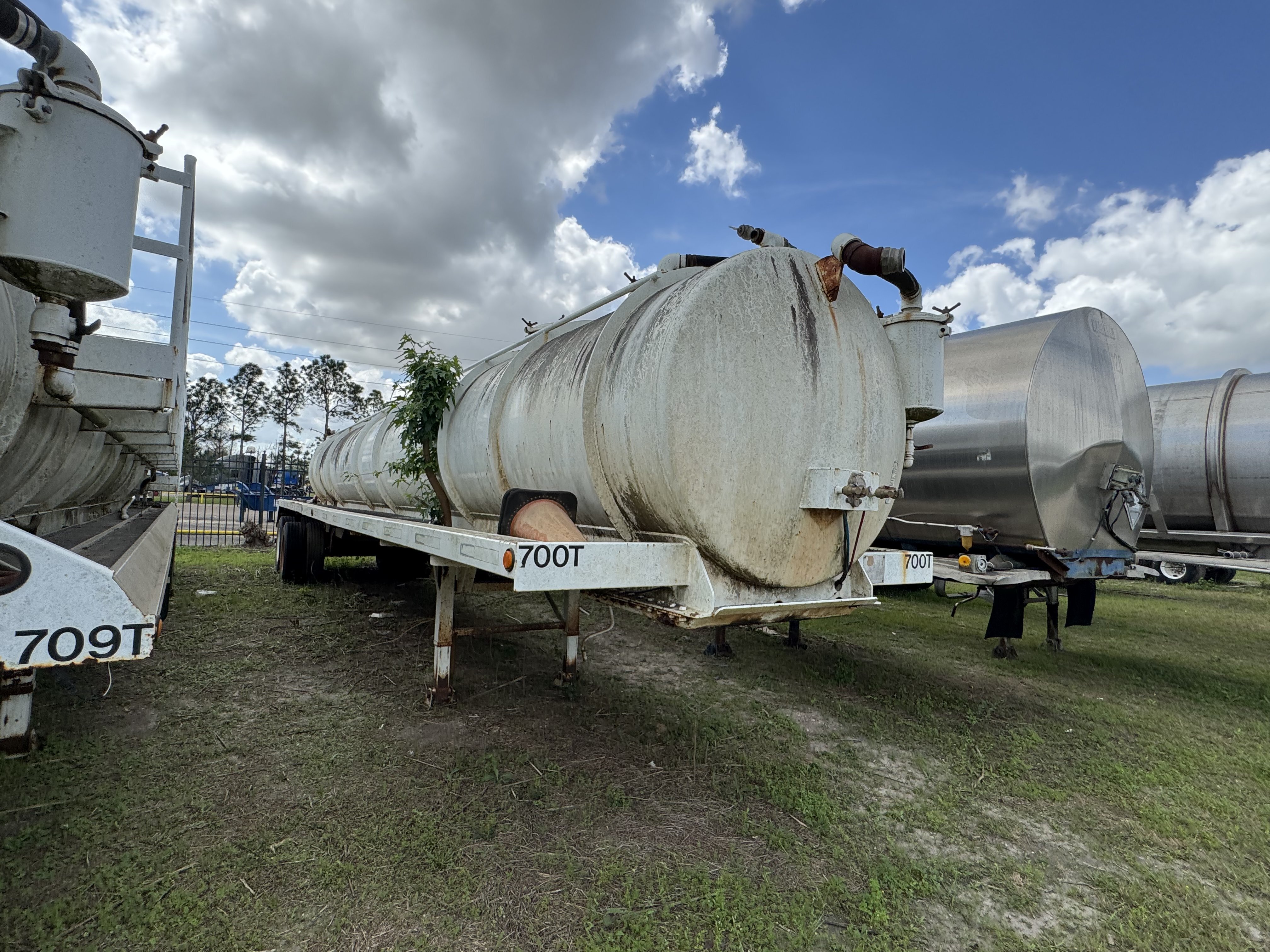 2012 ATLAS COPCO 5430 gallon carbon steel non insulated vacuum tanker in Gonzales, TX