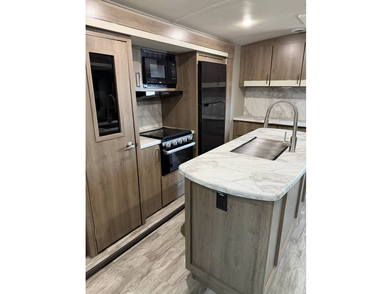 A photo of this 2022 Grand Design IMAGINE 2970RL