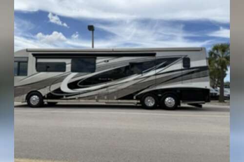 2021 Newmar DUTCH STAR 4369 in osseo MI