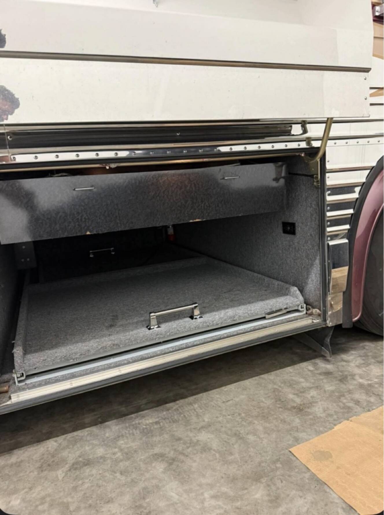 A photo of this 2000 Prevost LIBERTY CLASSIC 45XL