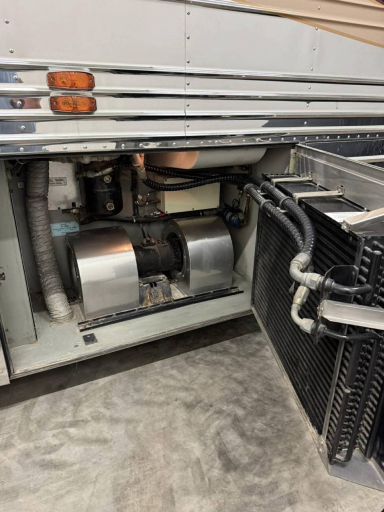 A photo of this 2000 Prevost LIBERTY CLASSIC 45XL