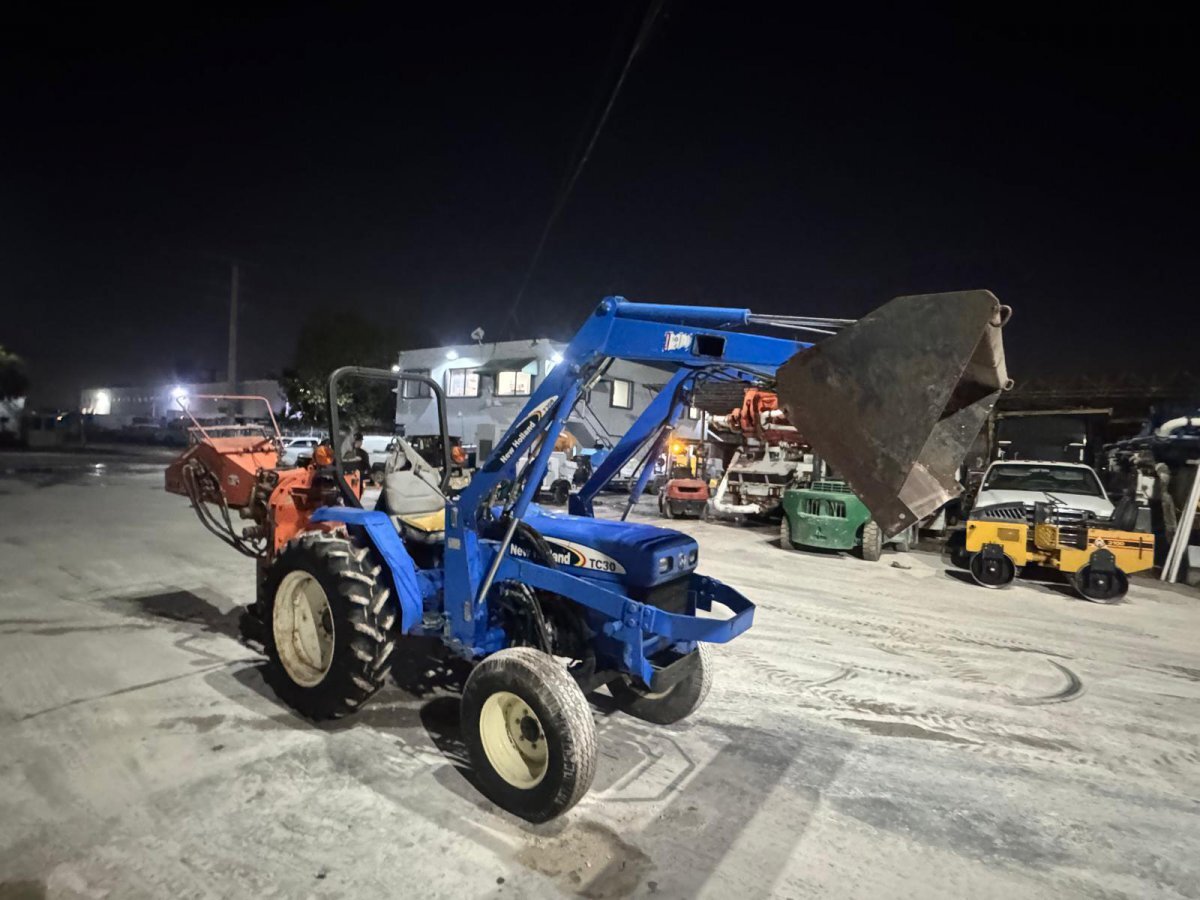 NEW HOLLAND TC30 in Miami, FL