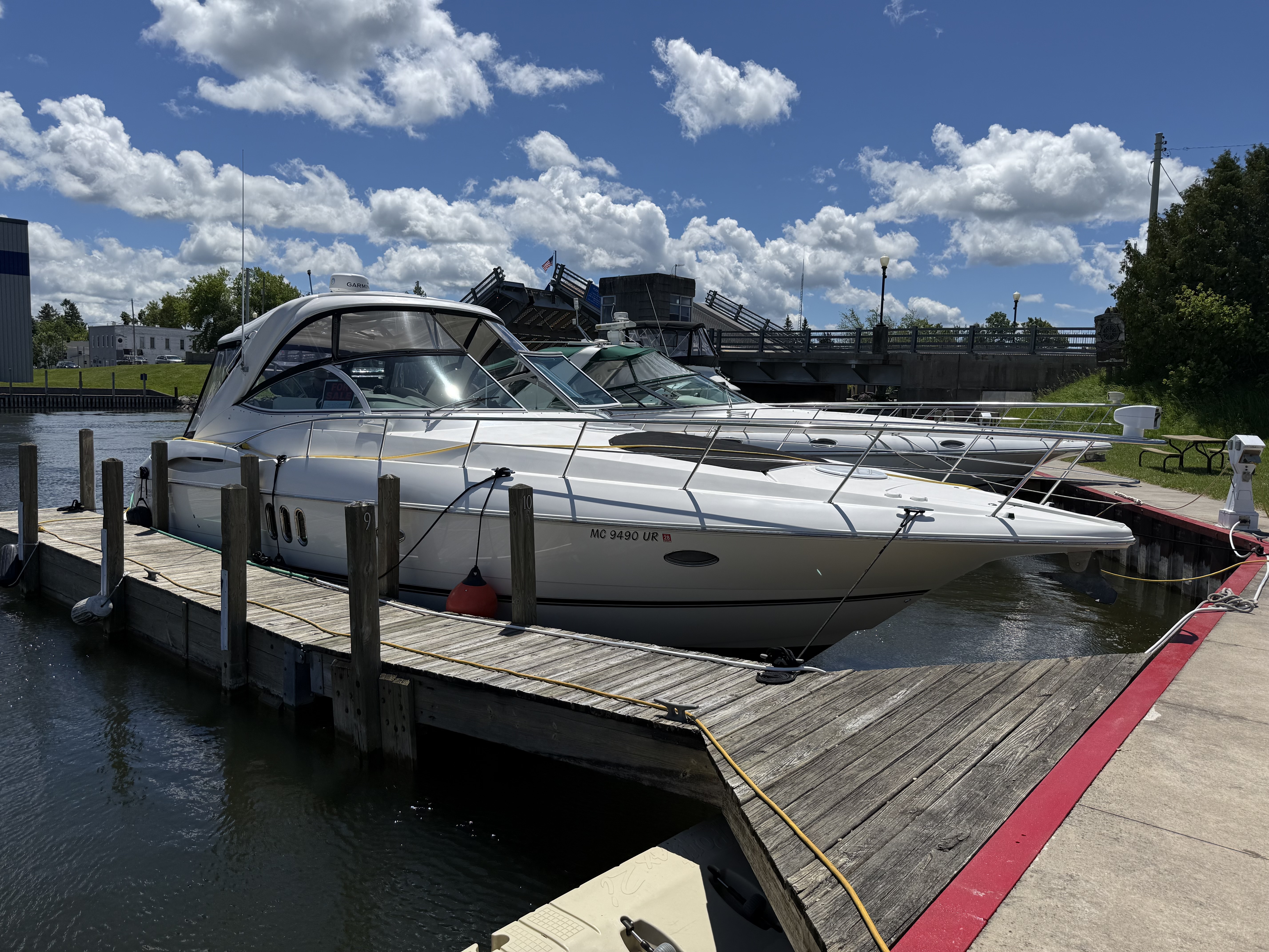 2006 Cruisers Yachts 420 EXPRESS in bay city MI