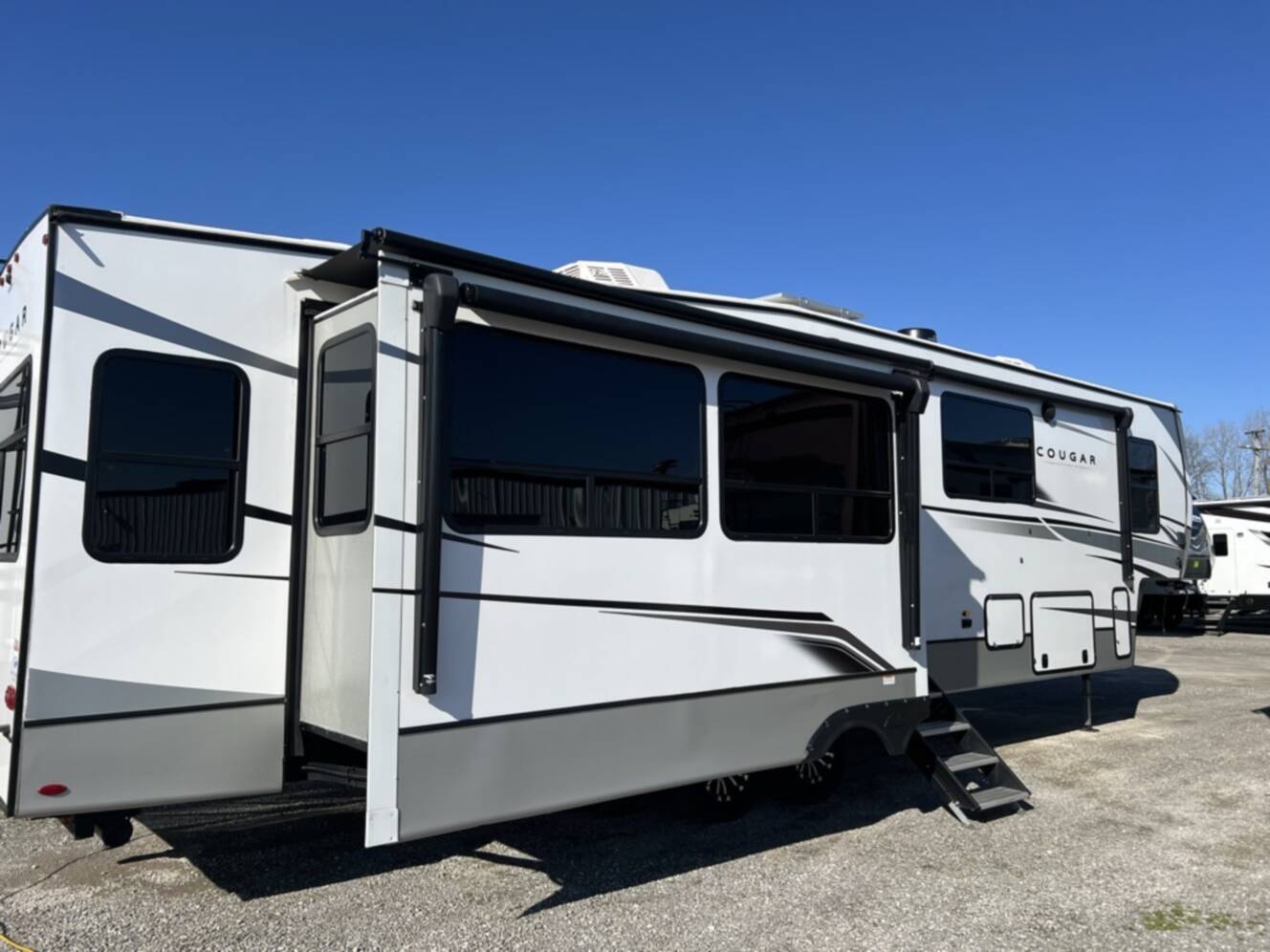 A photo of this 2023 Keystone COUGAR 368MBI