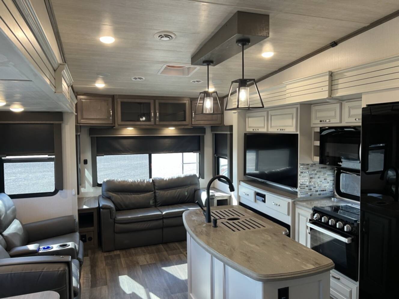 A photo of this 2023 Keystone COUGAR 368MBI