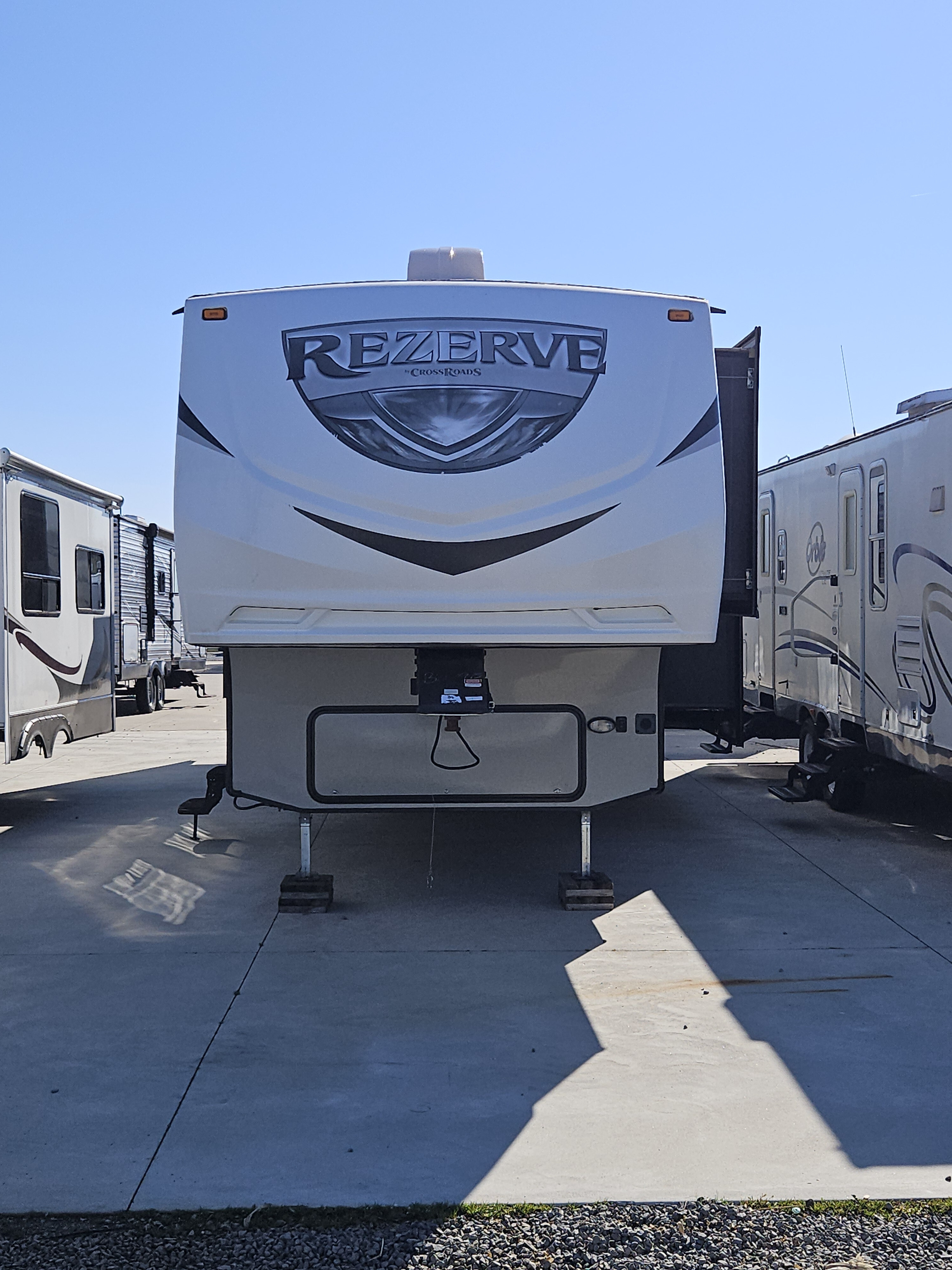 2016 Crossroads Rezerve Fifth Wheel RFZ36DB in middle point OH