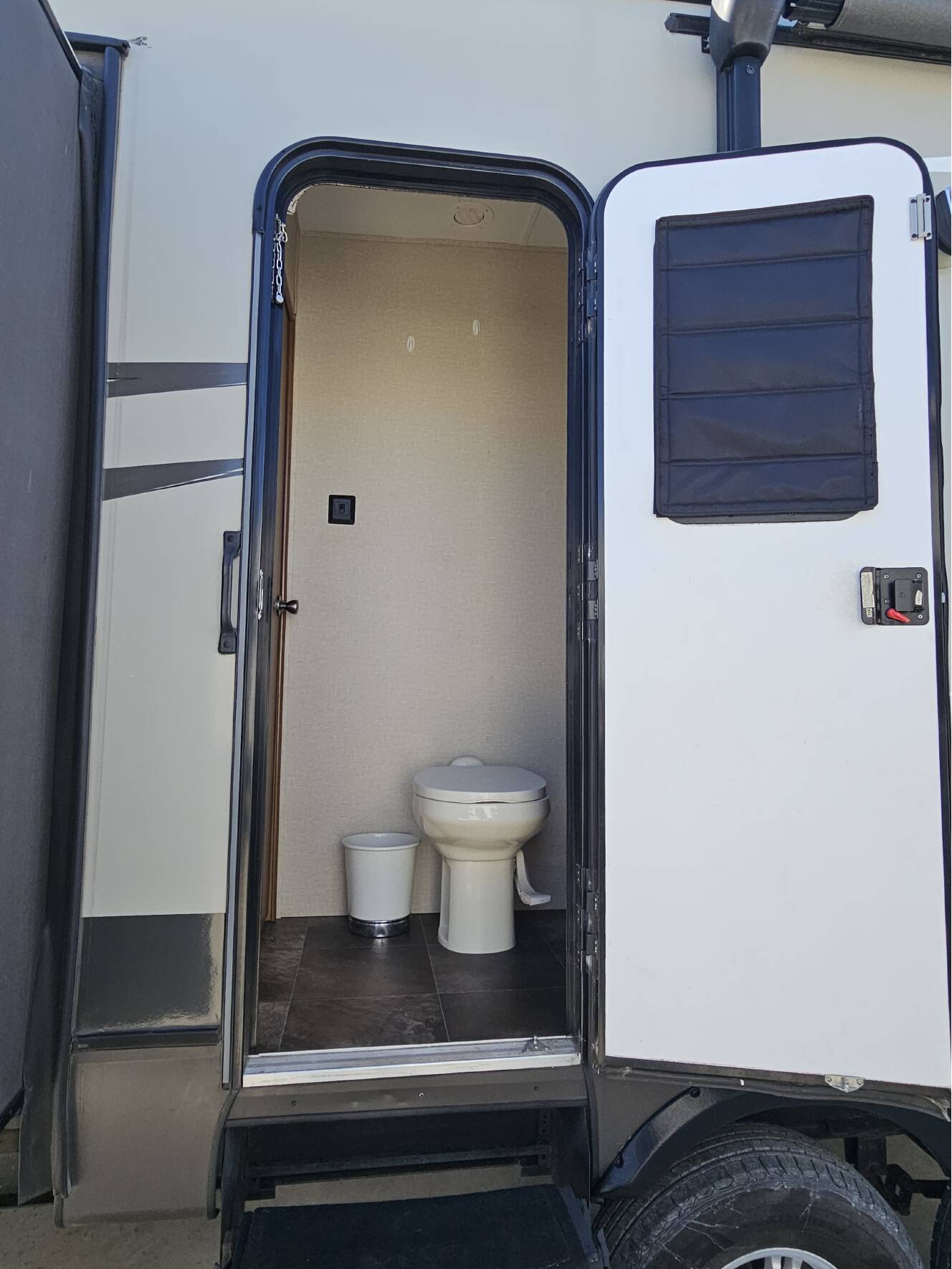 A photo of this 2016 Crossroads Rezerve Fifth Wheel RFZ36DB