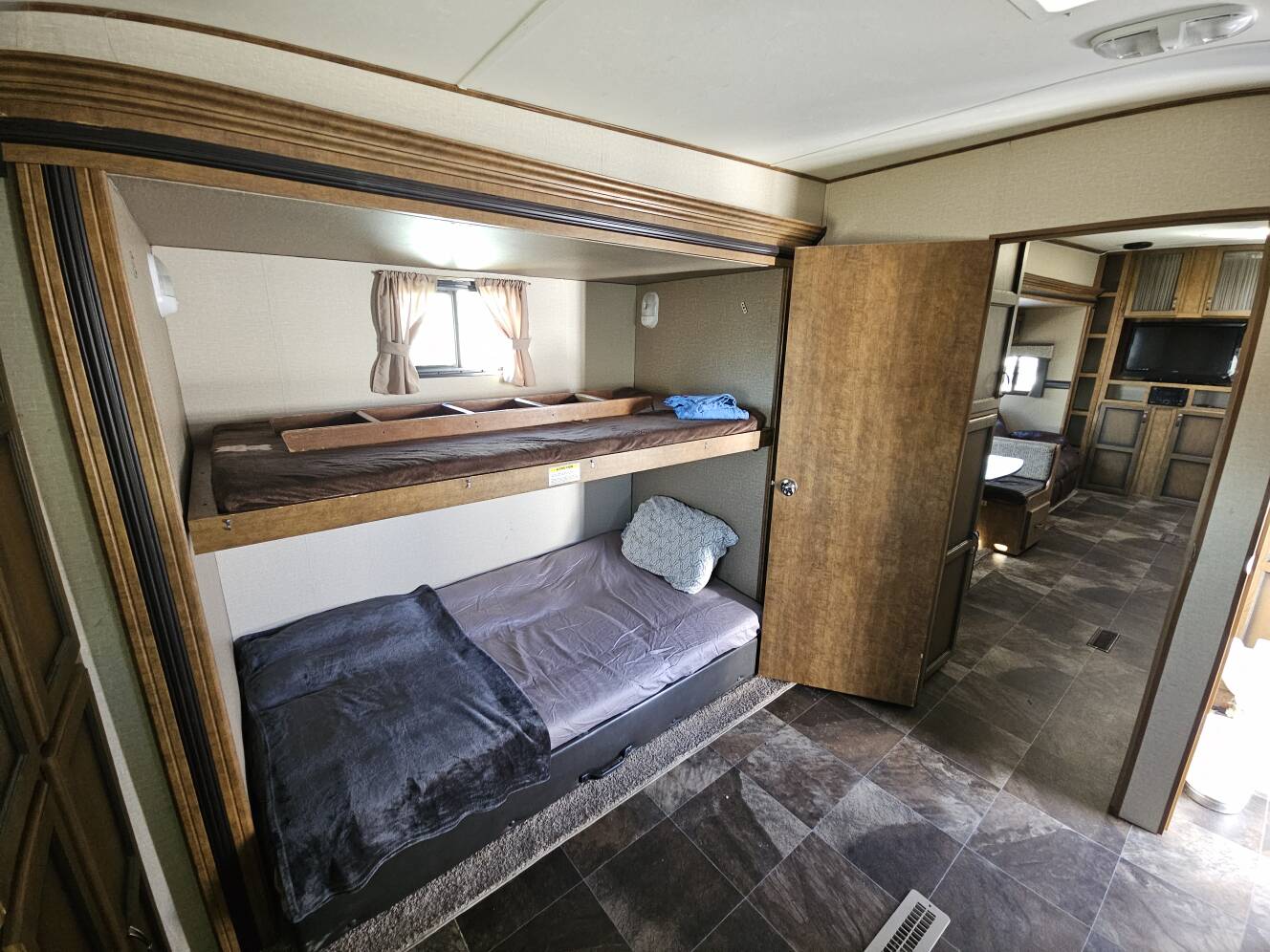 A photo of this 2016 Crossroads Rezerve Fifth Wheel RFZ36DB