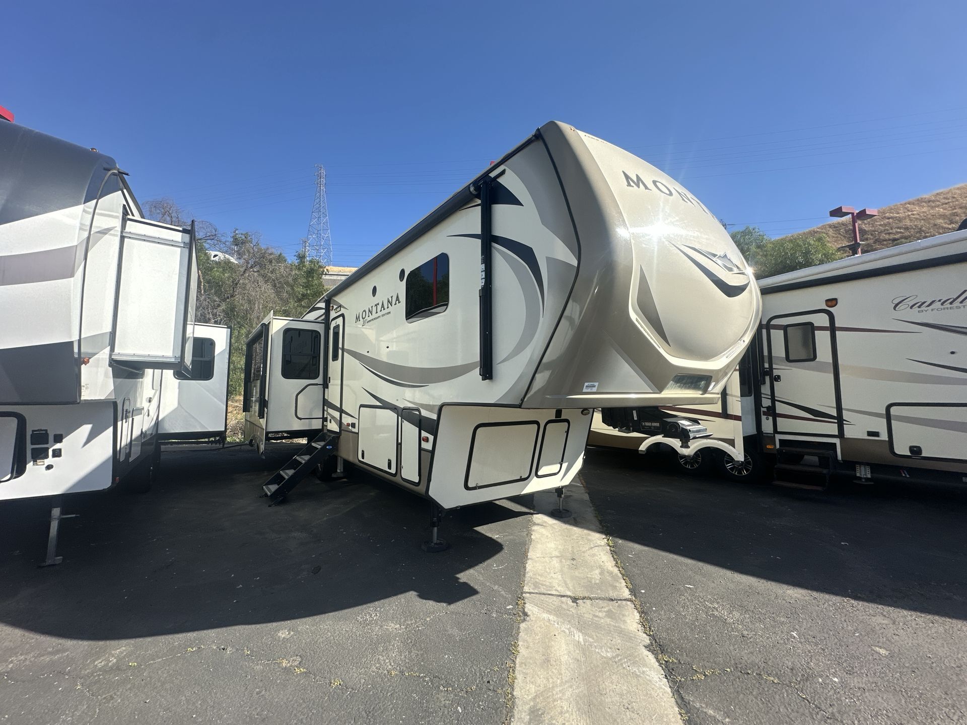 2019 Keystone MONTANA 3120RL in colton CA