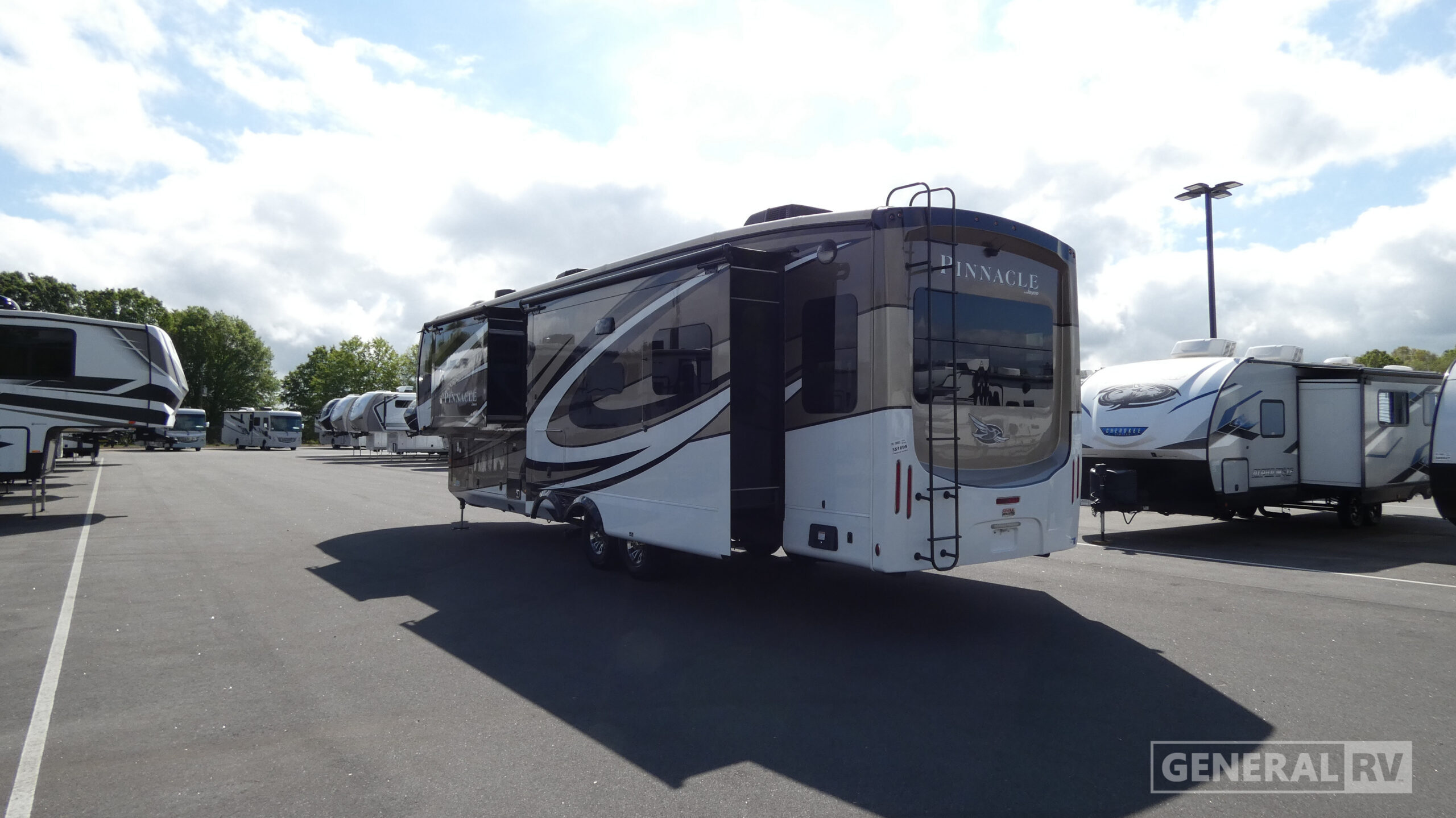 2020 Jayco PINNACLE 36FBTS in salisbury NC