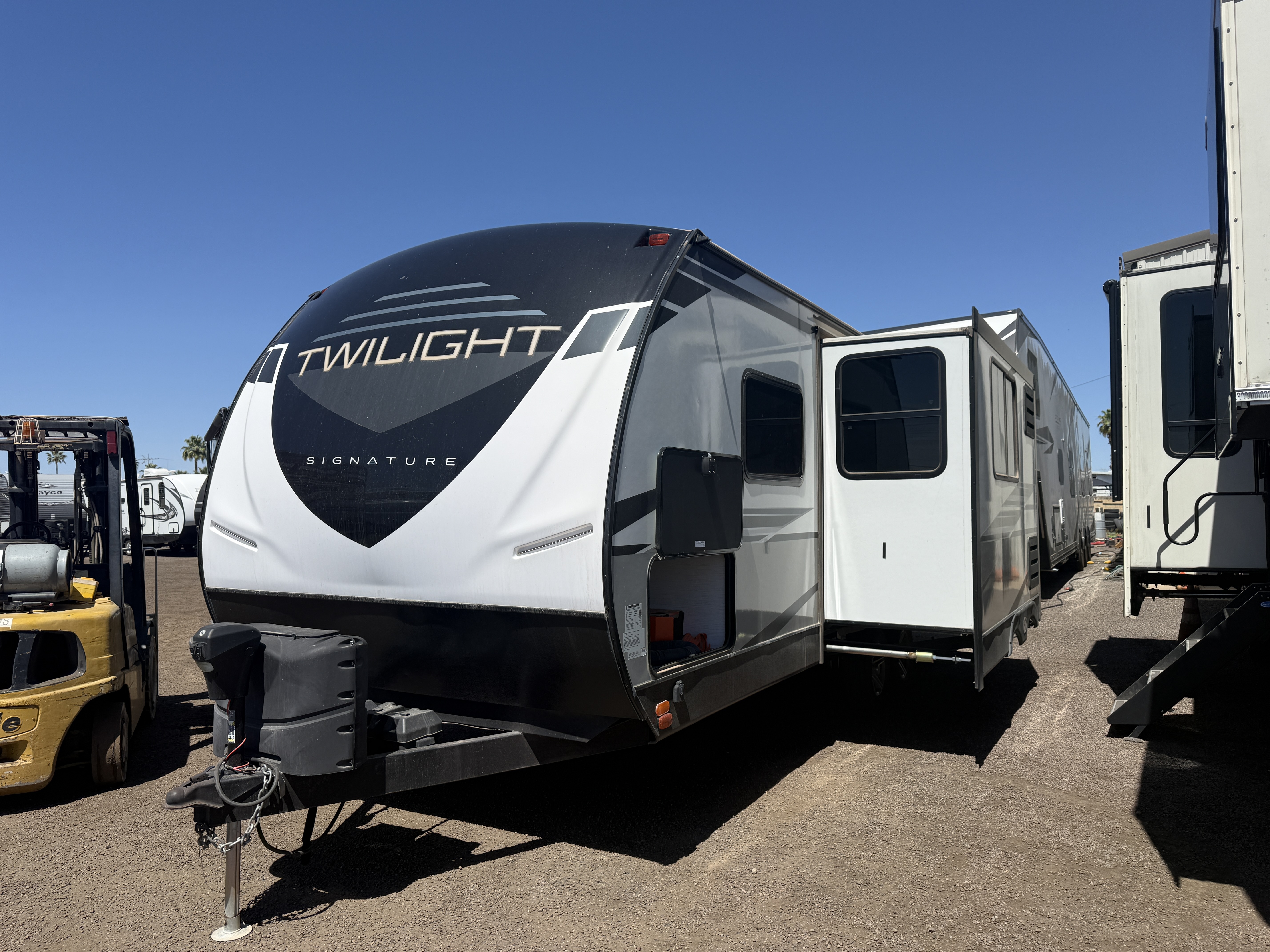 Used 2022 Cruiser RV Corp Twilight Signature Tw 2100 For Sale in