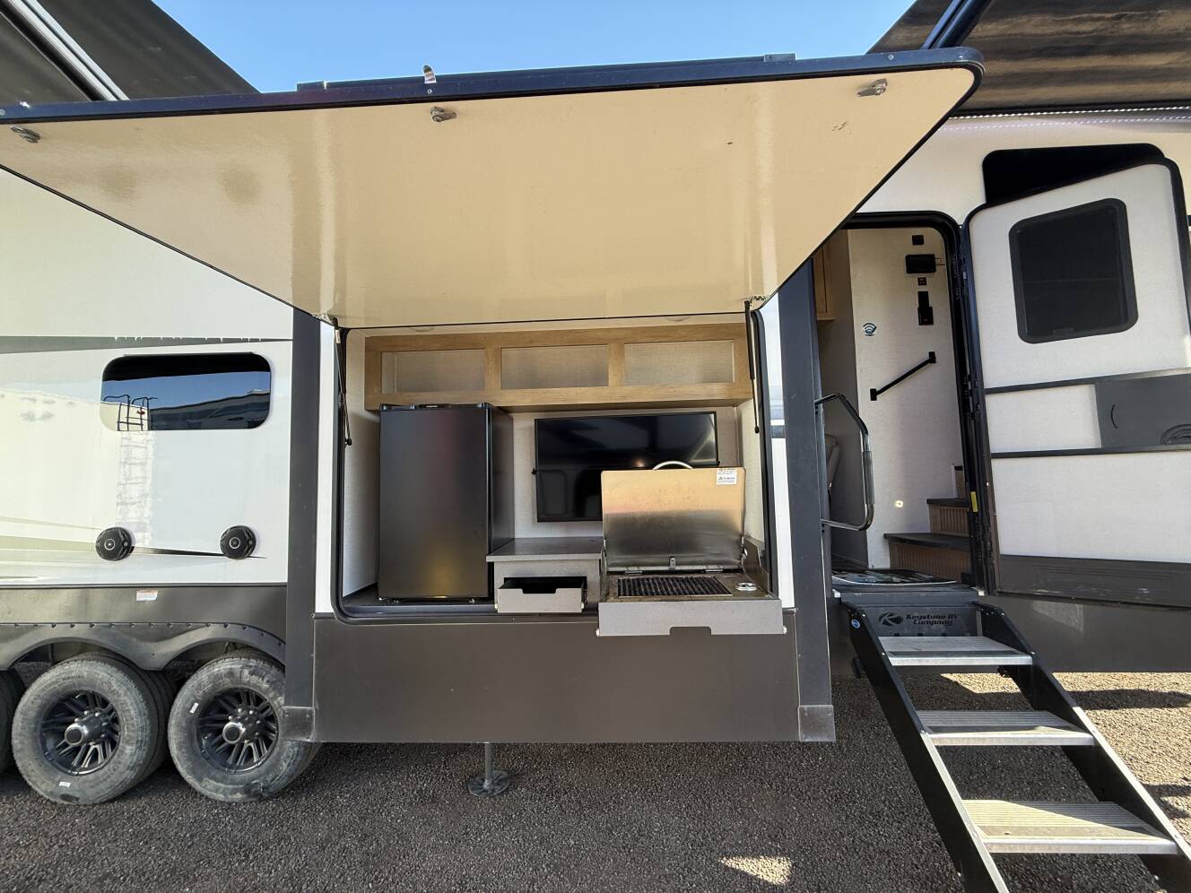 A photo of this 2022 Keystone RAPTOR 423