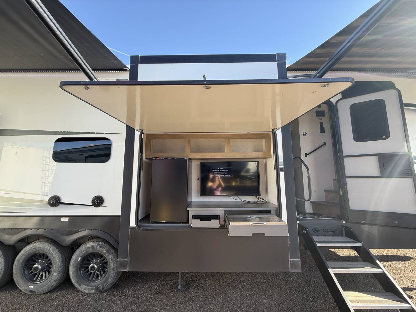 A photo of this 2022 Keystone RAPTOR 423
