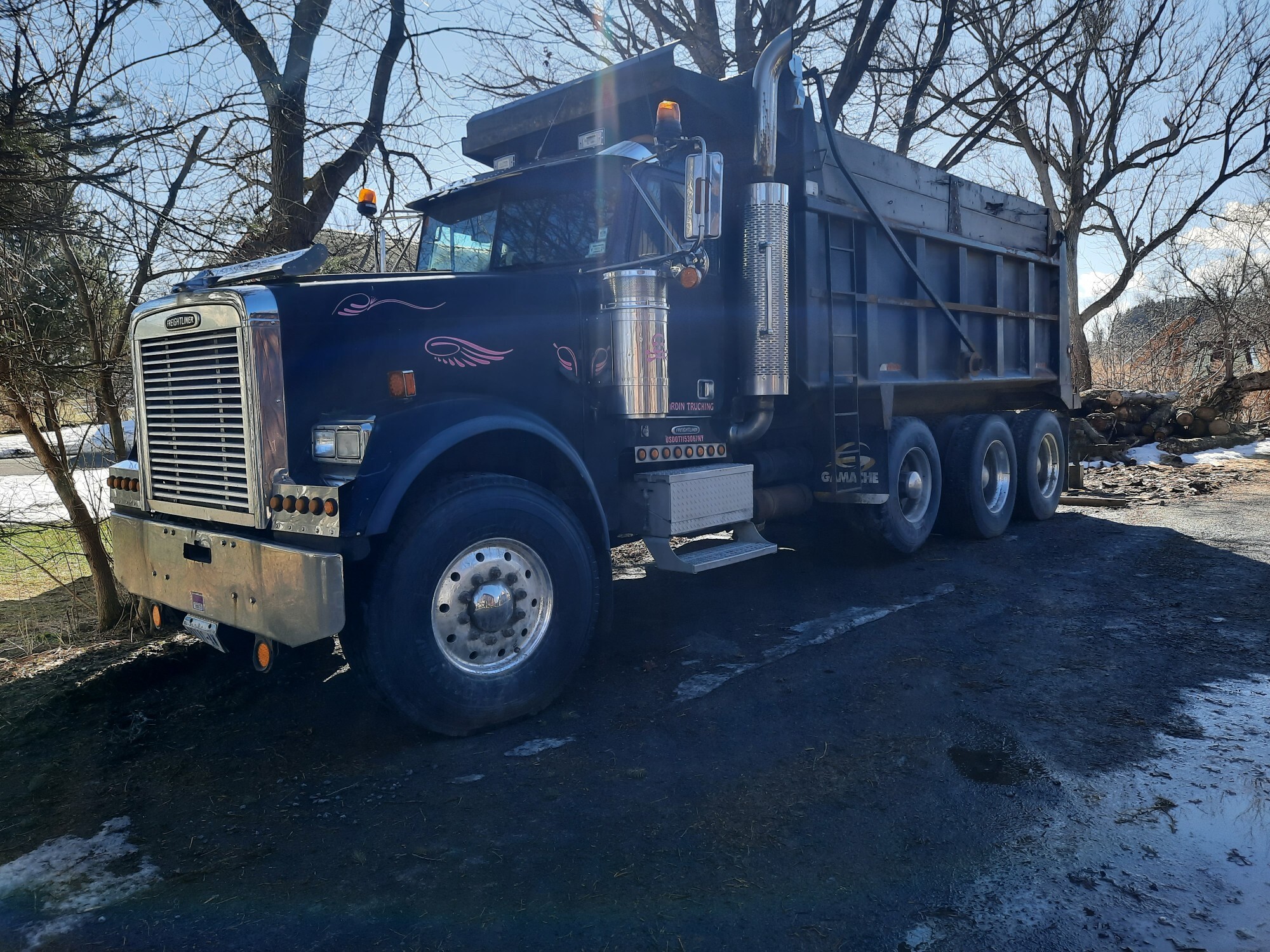 1998 FREIGHTLINER Fl120 in Paris, NY
