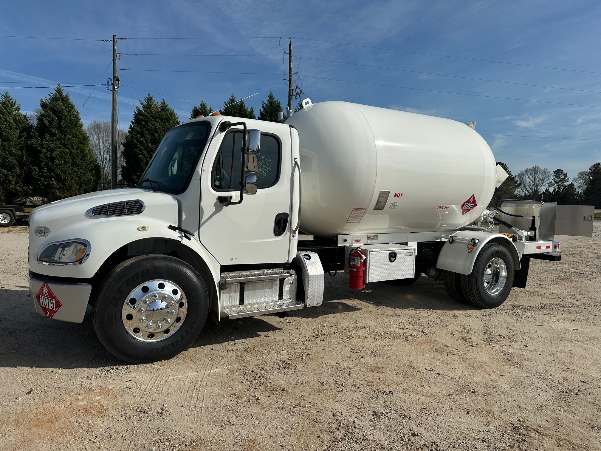 2017 FREIGHTLINER BUSINESS CLASS M2 106 in Miami, FL