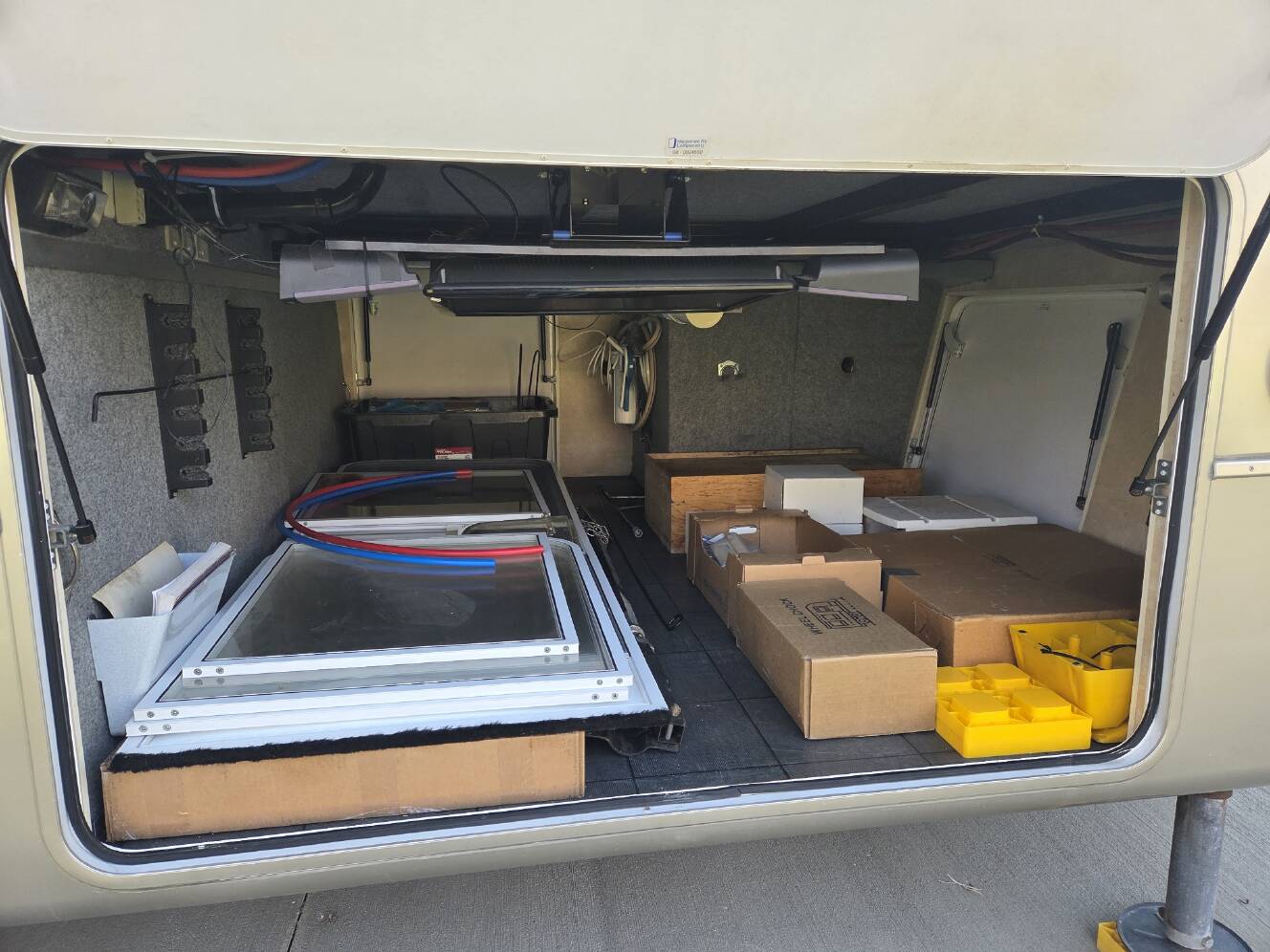 A photo of this 2009 DRV MOBILE SUITES 36RE3