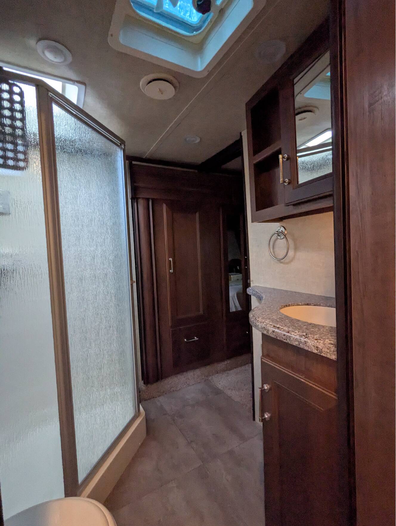 A photo of this 2015 Keystone FUZION 371