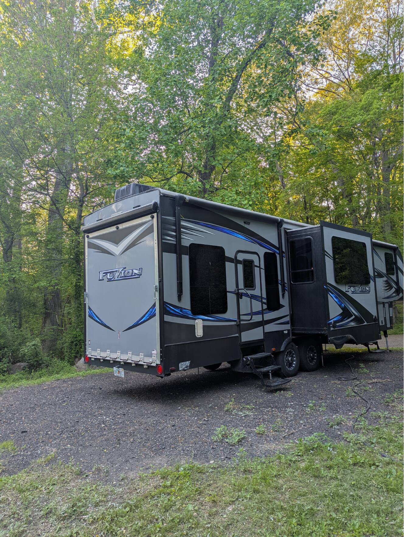 A photo of this 2015 Keystone FUZION 371