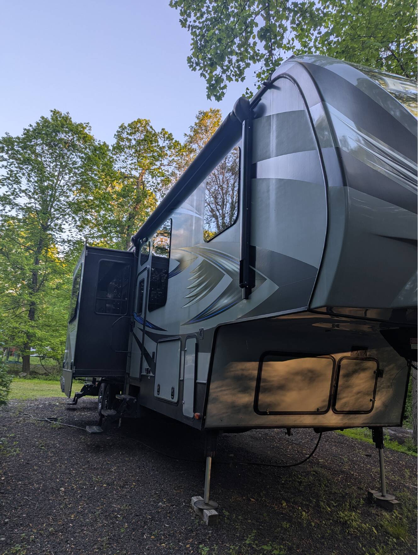 A photo of this 2015 Keystone FUZION 371