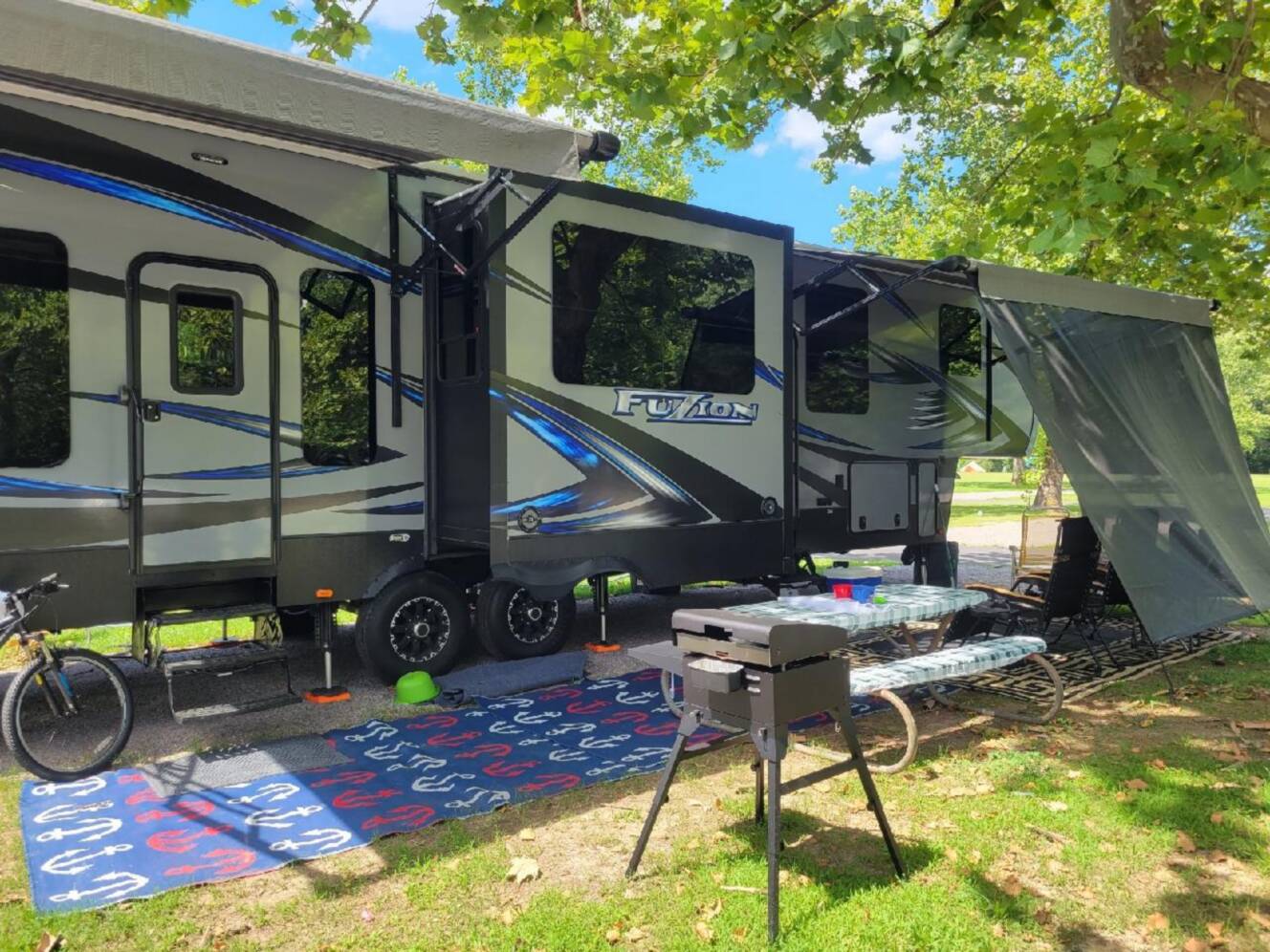 A photo of this 2015 Keystone FUZION 371