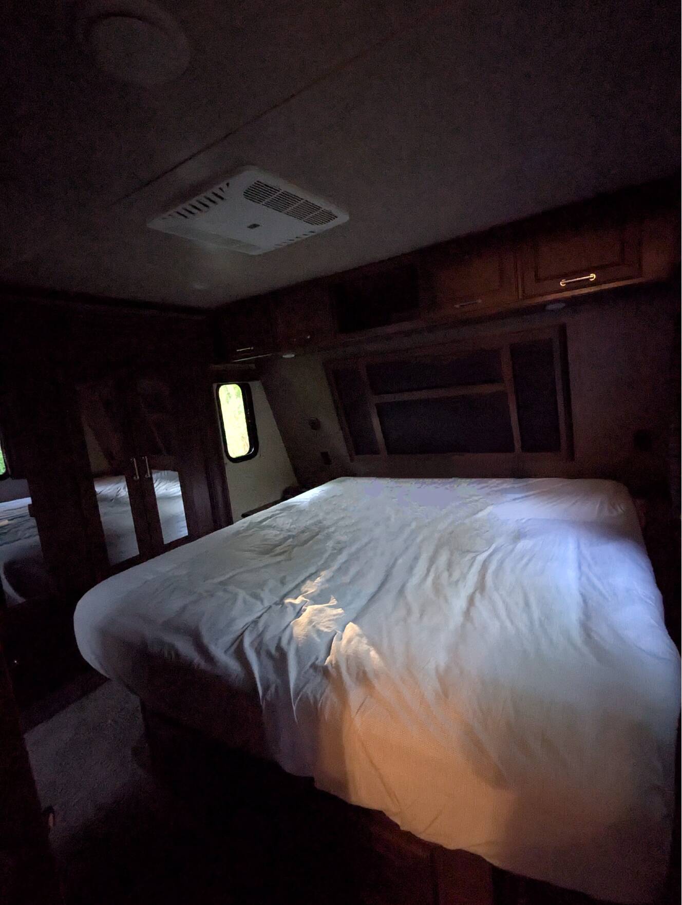 A photo of this 2015 Keystone FUZION 371