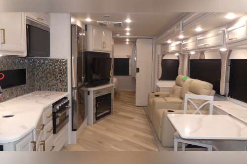 2026 Fleetwood BOUNDER 33C in huntley IL