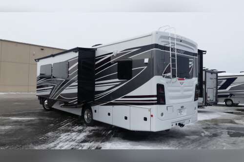 2026 Fleetwood BOUNDER 33C in huntley IL