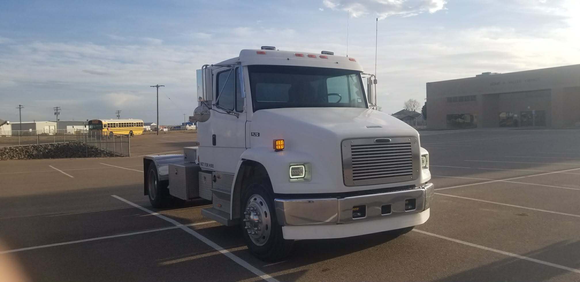 1995 FREIGHTLINER FL70 in Gilcrest, CO