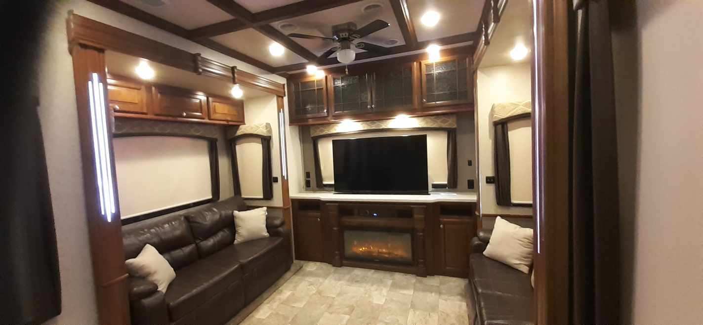 2018 Heartland BIGHORN BH 3970RD in grand terrace CA