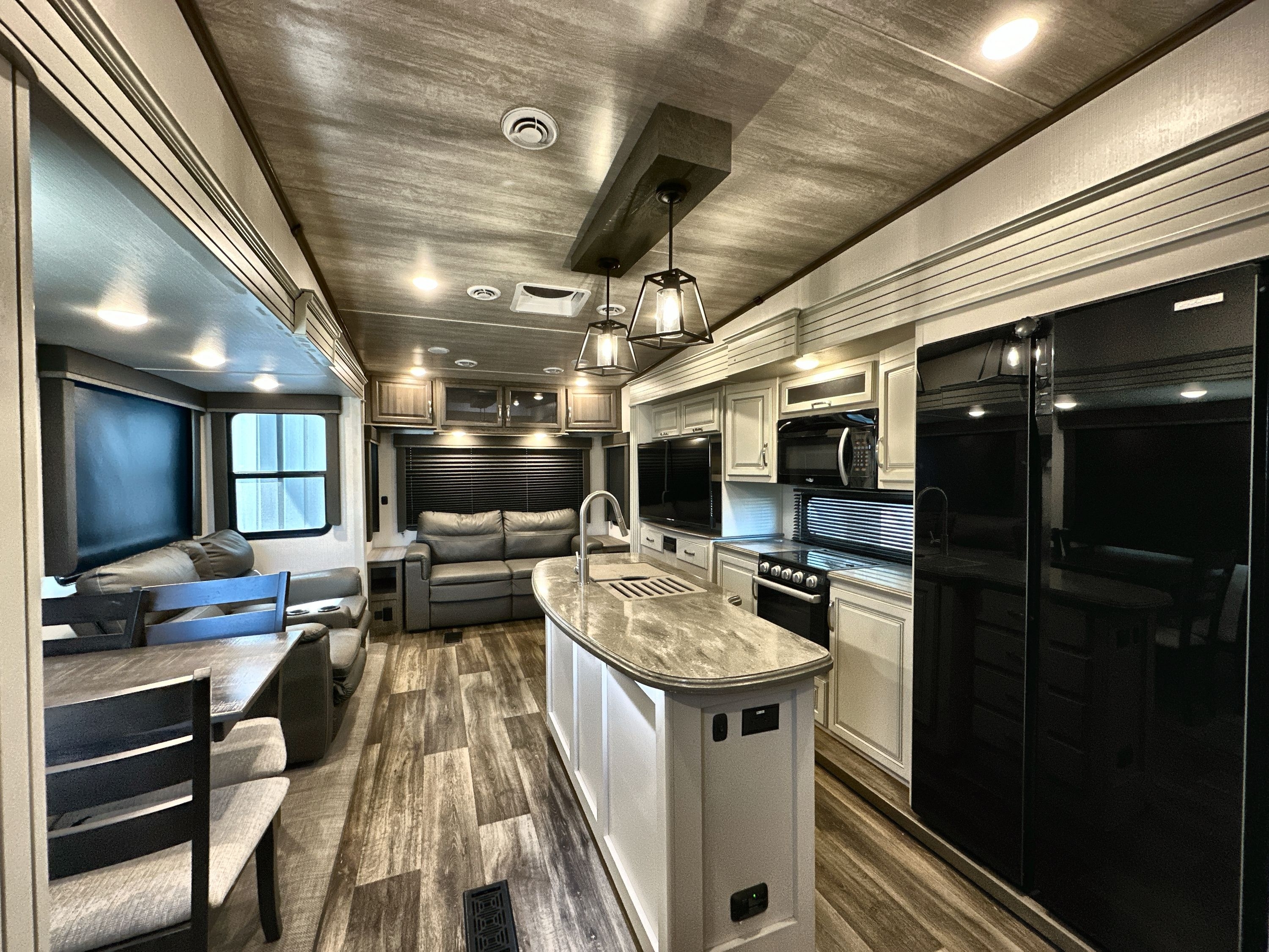 2023 Keystone COUGAR 355FBS in houghton lake MI