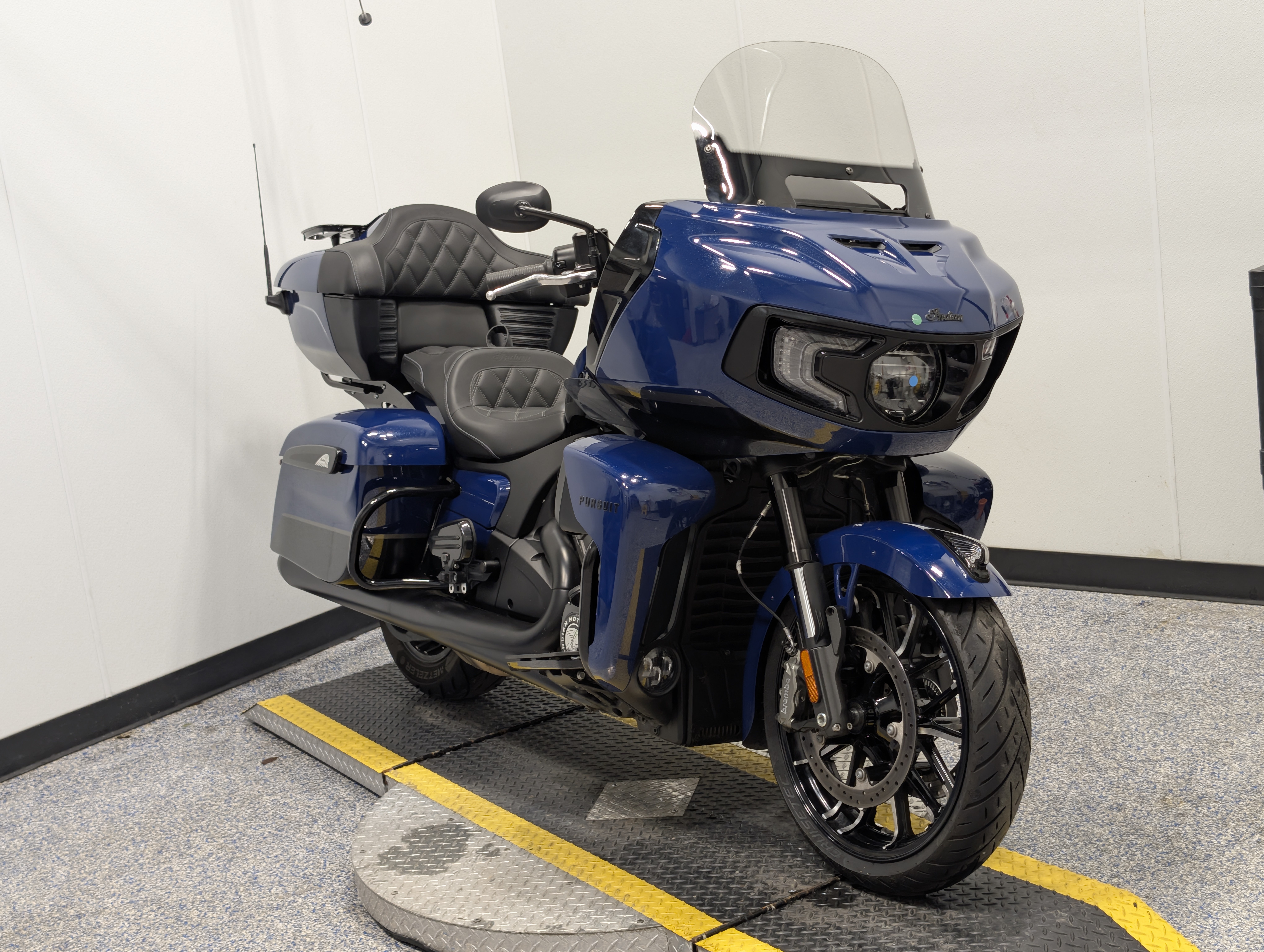2025 Indian Motorcycle Indian Pursuit Dark Horse 112 RIDER ASSIST DARK HORSE in Auburn, MA