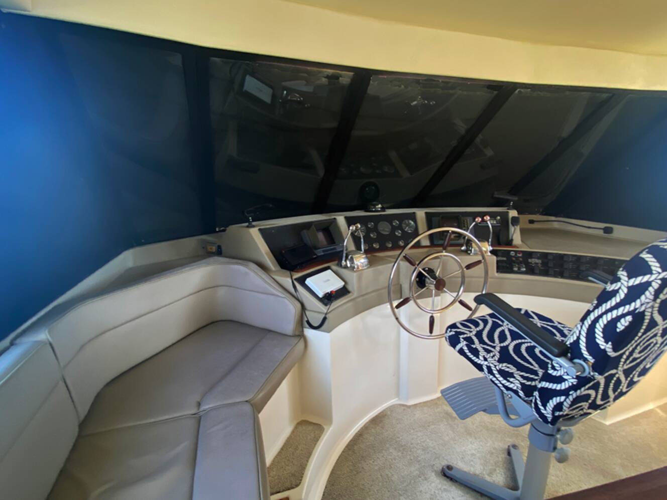 A photo of this 1995 Bayliner 4788 PILOTHOUSE MOTORYACHT